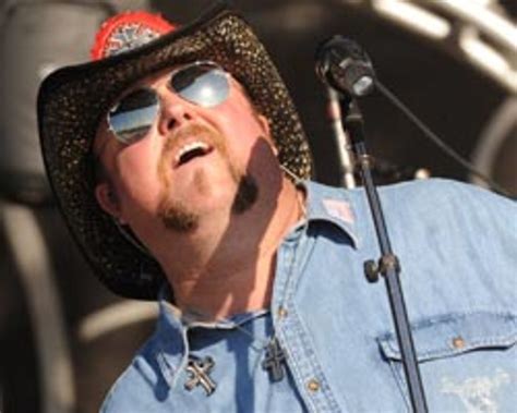 Colt ford it's the mudslingin' country singin' redneck stunner i'ma show you who i am if you really think you wanna take a ride down the dirty road, show ya where the still is scared stay at home son, this is where the real is folks 'round her still believe in. Colt Ford Wants to 'Waste Some Time' in New Summer ...