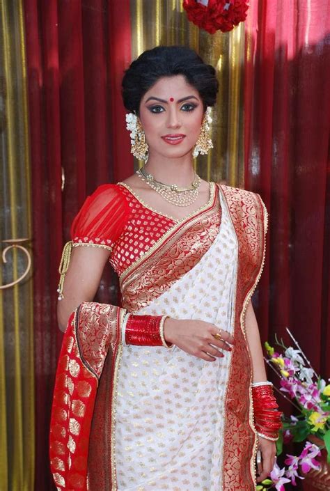 top 13 beautiful banarasi sarees for bengali bride