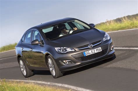 Opel Astra Review Test Drives