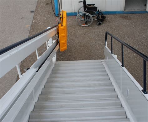 Passenger Stairs With Lifting System For Prm For Regional Airport Terminals