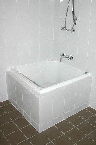 Deep soaking bathtubs for small bathrooms. showers and tubs for tiny homes | Small Bathroom ...