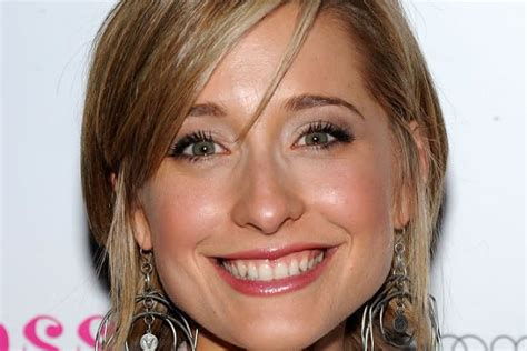 ‘smallville Star Allison Mack Accused Of Recruiting For Nxivm Group Accused Of Sex Trafficking