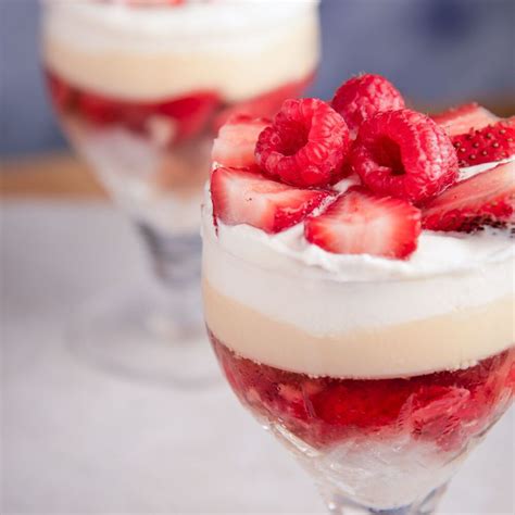 Drizzle or brush the cake with the limoncello, spoon a layer of the lemon curd over the cake, and then a layer of mixed berries. Barefoot Contessa Trifle Dessert : Strawberry Trifle ...