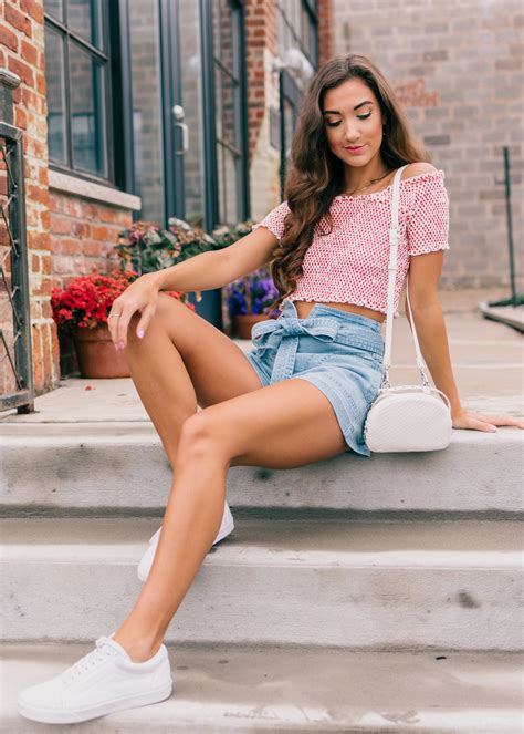 Riverdale is a television series for the cw/netflix, based on characters from archie comics. Crop Top & Denim Shorts - Melissa Frusco