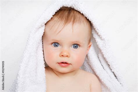 Baby Under A Towel Stock Foto Adobe Stock