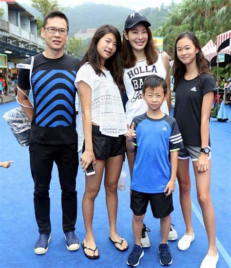 Search for text in self post contents. 事業女強人賈永婕「嫁入豪門16年」不靠老公 2女兒遺傳媽媽「國中164公分」身材超好 - 讀讀