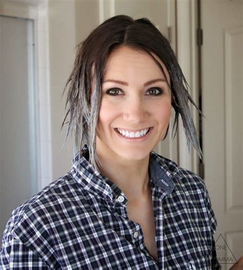 See full list on wikihow.com How to color your own ombre- short hair ombre tutorial ...
