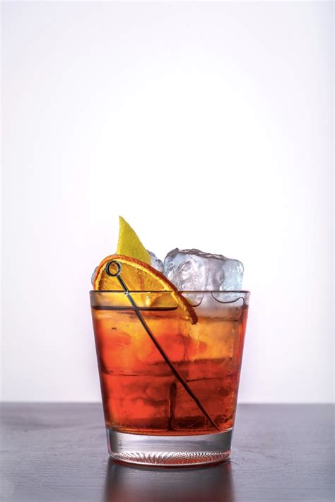 The americano was first served in the 1860s at gaspare campari's bar in milan, italy. Americano - Americano ricetta Cocktail | MixolopediA