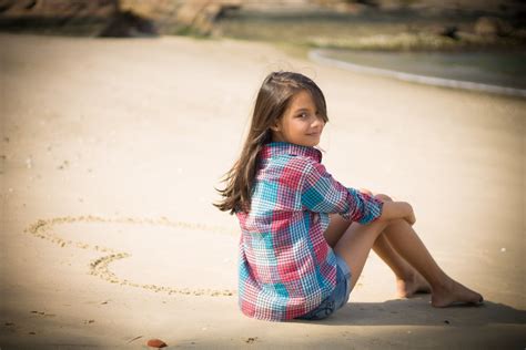 Fotos gratis playa persona niña mujer fotografía corazón modelo primavera color niño