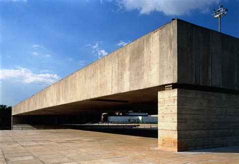 Vencedor do prêmio pritzker, em 2006, e tendo recebido o leão de ouro da bienal de veneza, em 2016, é um dos nomes. Galería de Paulo Mendes da Rocha, ganador del RIBA Royal ...