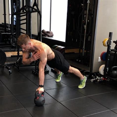 7 Kettle Bell Push Up Variations These Variations Add Both Shoulder