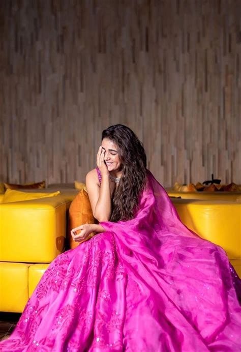 Contents 1 mangal pandey images wallpapers photos pictures 7 mangal pandey wallpaper jallikattu kaalai hd images photos pictures wallpapers. Shalini Pandey | Hd wallpapers for mobile, Saree poses ...