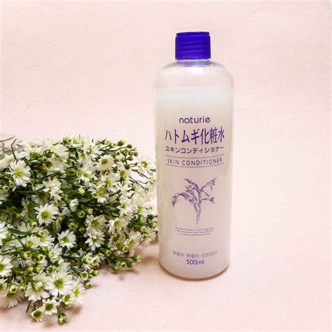 It contains natural plant extract hatomugi (coix seed) and it penetrates easily into areas of dry skin. Hatomugi Skin Conditioner Review - Miosuperhealth