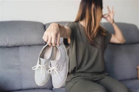 Use a white vinegar and water treatment to remove any spot smells on couches or other upholstered furniture. How to Remove Bad Smells From Shoes With Vinegar - 3 Easy ...