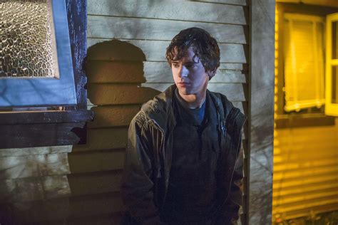 Bates Motel Bild Freddie Highmore 93 Von 242 Filmstartsde