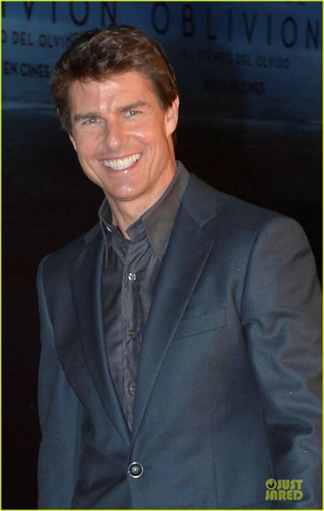 Tom Cruise Olga Kurylenko Oblivion World Premiere Photo
