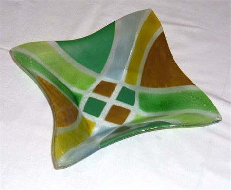 Pin De Jill Chaffee En Glass Fusing Ideas Vitrofusión Platos De Vidrio Arte En Vidrio