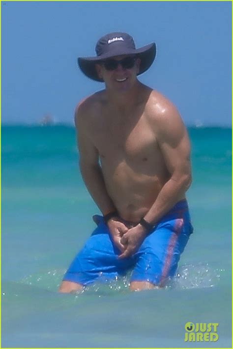 peyton manning flaunts ripped abs while shirtless at the beach photos photo 4492996 ashley