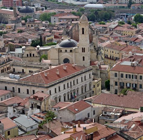 Nachts gibt es lockere bewölkung bei einer temperatur von 20°c. Sassari - Wikipedia