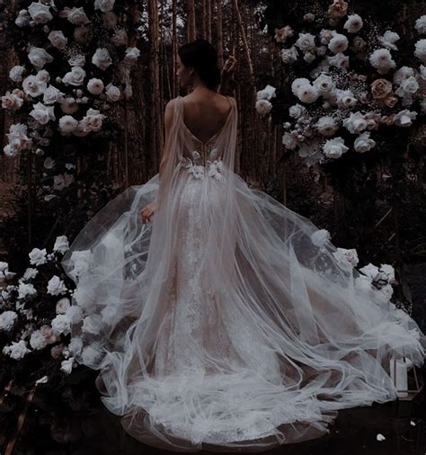 Pin By 🌹 Cessawithroses 🌹 On 》wedding Fantasy Gowns Dark Academia