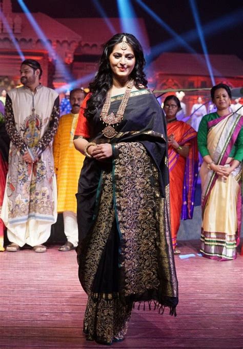 அனுஸ்காவின் புதிய படங்கள் Fashion Saree Anushka Shetty Saree