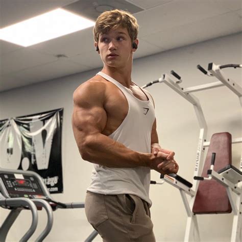 the beauty of male muscle kaden
