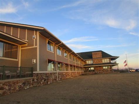 All season arkansas cabin rental, rv park rental and tent camping in the ouachita mountains near mena, arkansas and queen wilhelmina state park. Conference room outside seating - Picture of Queen ...