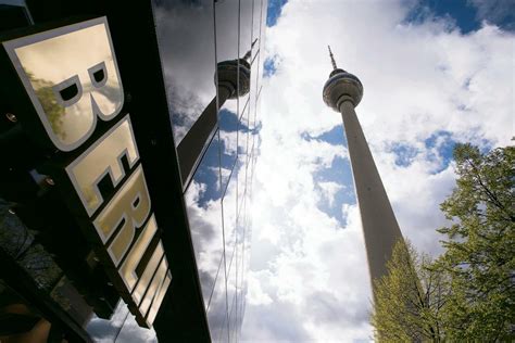 Der kauf von eigentumswohnung, townhouse oder villa in berlin, egal ob als eigenbedarf, anlage oder altersvorsorge, kann eine lohnende kapitalanlage sein. Angst Vor Der Immobilienblase Soll Man In Berlin Noch ...