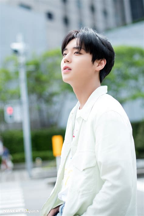 Park ji hoon (박지훈) position: PARK JIHOON pose pour un nouveau photoshoot exclusif avec ...