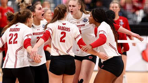 Private Photos Posted Of Uw Women‘s Volleyball Team Baring Breasts