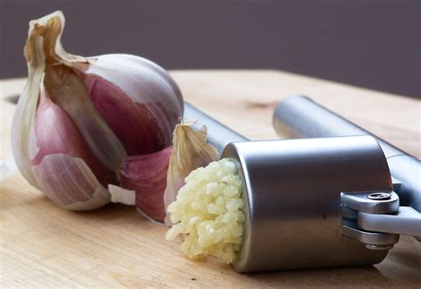 How To Prepare Garlic Cooking Tips Hints And Tricks For Fresh Garlic