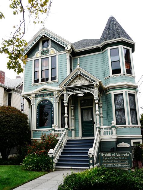 Gorgeous Victorian ~ Love The Style Of Victorian Houses Including Their