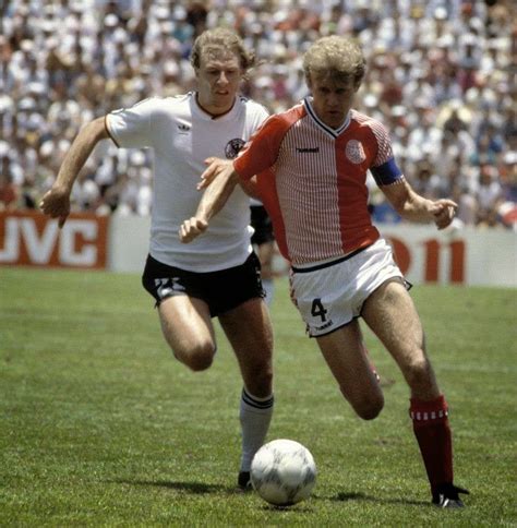 Vuele hoy de alemania a dinamarca pagando menos. Dinamarca Alemania 86 | Football images, Soccer pro ...