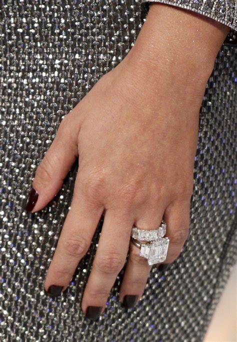newlywed kim kardashian shows off her wedding ring at the 2011 mtv video music awards … kim