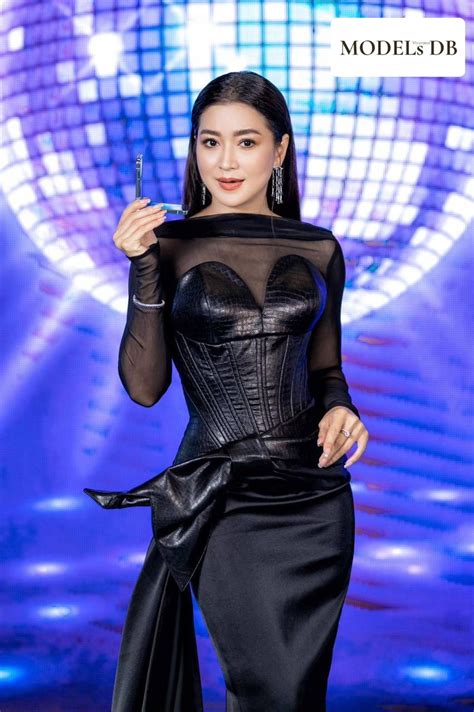 Eaindra Kyaw Zin Resilient Actress Graces Samsung Flip5 Event In