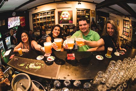 A data foi criada em 2007, na califórnia, por quatro amigos fãs desta bebida e hoje é festejada em mais de 50 países por amantes fervorosos de cerveja. Dia Internacional da Cerveja do Hey Ho Beer Pub traz 25% ...