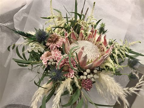 Jul 30, 2019 · a wedding flower list will also help focus your flower discussions and help you stay within your floral budget. Wedding Bouquets