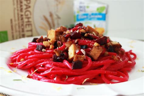 Aggiungere i broccoli e stufarli in padellla. Pasta alla rapa rossa vegan con tempeh croccante: facile ...