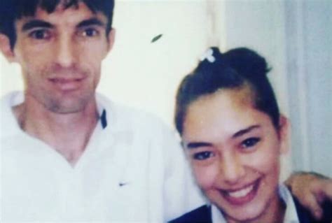 20 ağustos 1992, i̇stanbul), çerkes asıllı türk oyuncu. Neslihan Atagül'ün Öğretmeniyle Fotoğrafı Olay Oldu: Lise ...
