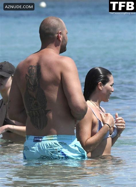 Olympia Valance Sexy Seen Flaunting Her Hot Bikini Body At The Beach In
