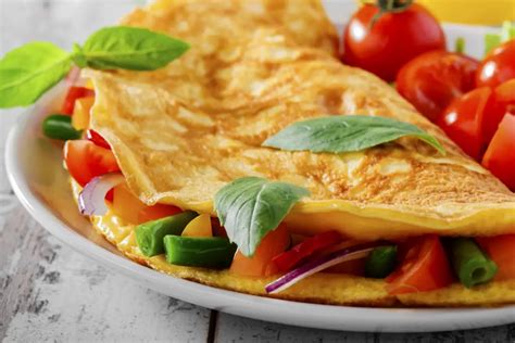 Pourquoi mettre de l'eau dans les œufs pour faire une omelette ? [2024