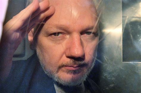 Julian Assange Journalism : Julian assange was arrested thursday inside
