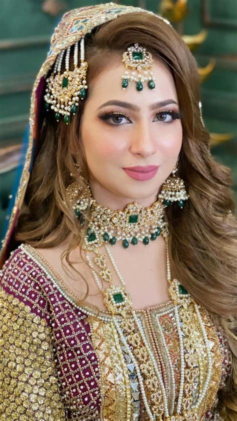 Pin By Beyond The Blog On Asian Weddings Pakistani Bridal Hairstyles