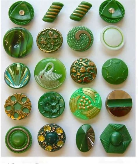 Vintage buttons 1910 through 1940. | Зеленый, Оттенки зеленого, Оранжевый