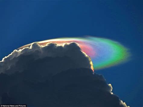 Photographer Captures Rare Fire Rainbow Cloud Above Florida As Mother