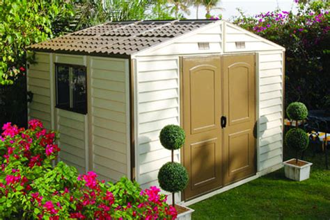 En bois, pvc ou en métal. Avis sur les abris de jardin en PVC / résine