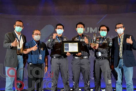Bumn adalah usaha yang dimiliki oleh negara dan memiliki peran yang sangat signifikan terhadap staff khusus iii menteri bumn, arya sinulingga, yang juga adalah inisiator program plasma bumn. Insan Bumn Adalah / Satgas Bencana Bumn Sebar 10 000 ...