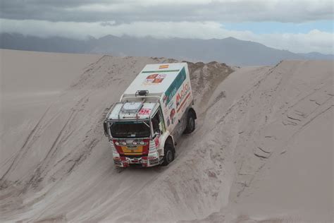 Alberto Herrero y José Javier Paisán pasan la criba de la ª etapa del Dakar Motor VS Motor
