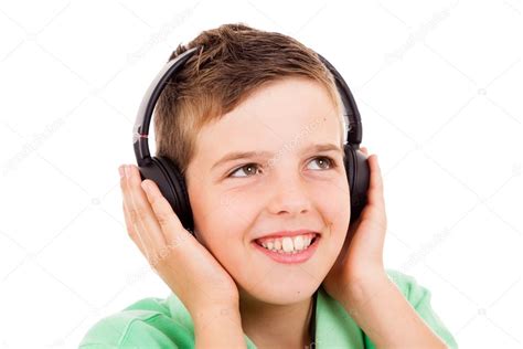 Sonriente A Niño Escuchando Música Con Auriculares Contra Whit — Foto