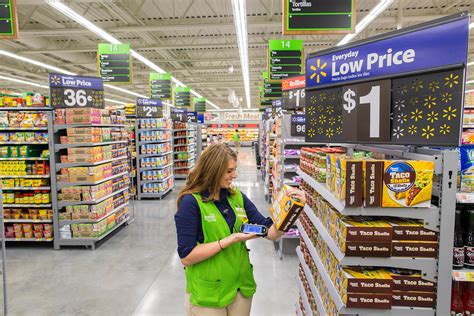 Navarre welcomes first Walmart Neighborhood Market | WEAR